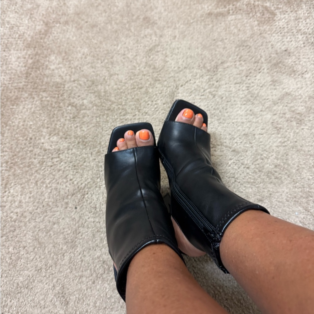 Steve Madden Black Ankle Booties with Chunky Heel